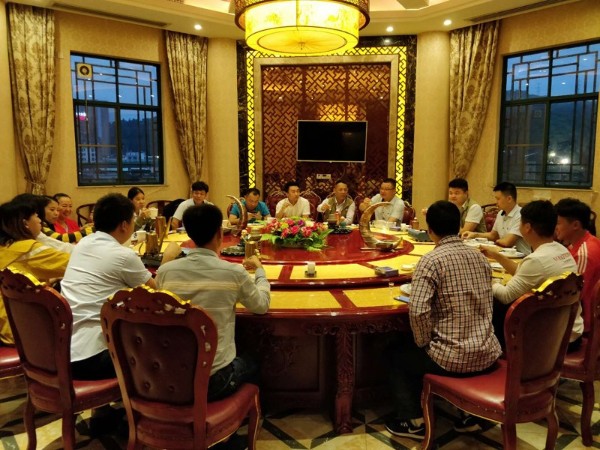 齊心協(xié)力，為公司的未來再創(chuàng)輝煌！